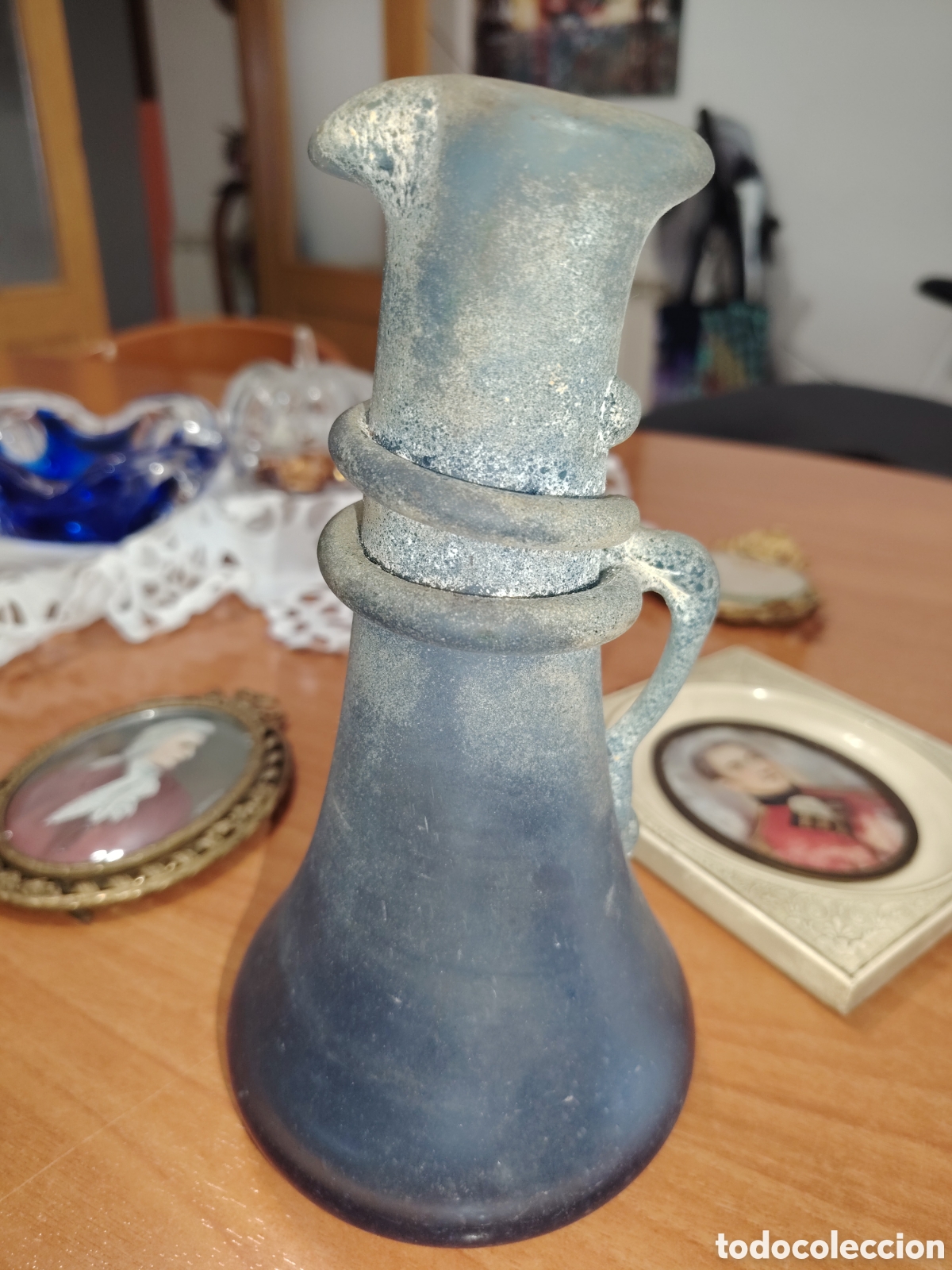 Antig&uuml;edades: Antiguo recipiente, posiblemente para aceite, vidrio soplado. A identificar