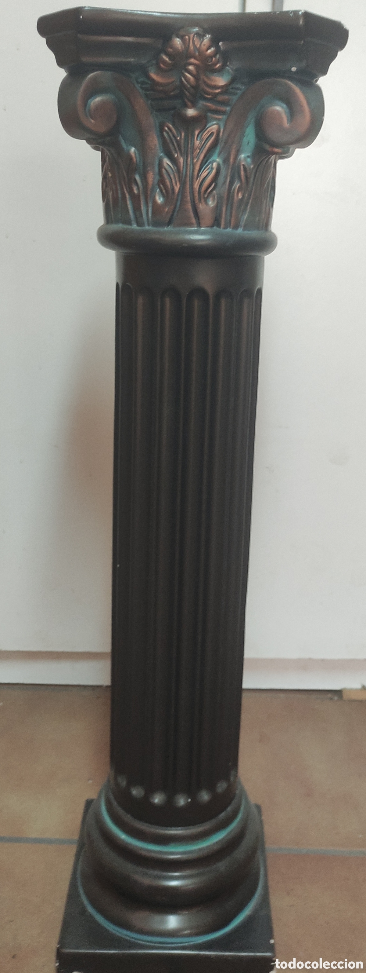 Antig&uuml;edades: Antiguo pedestal de escayola