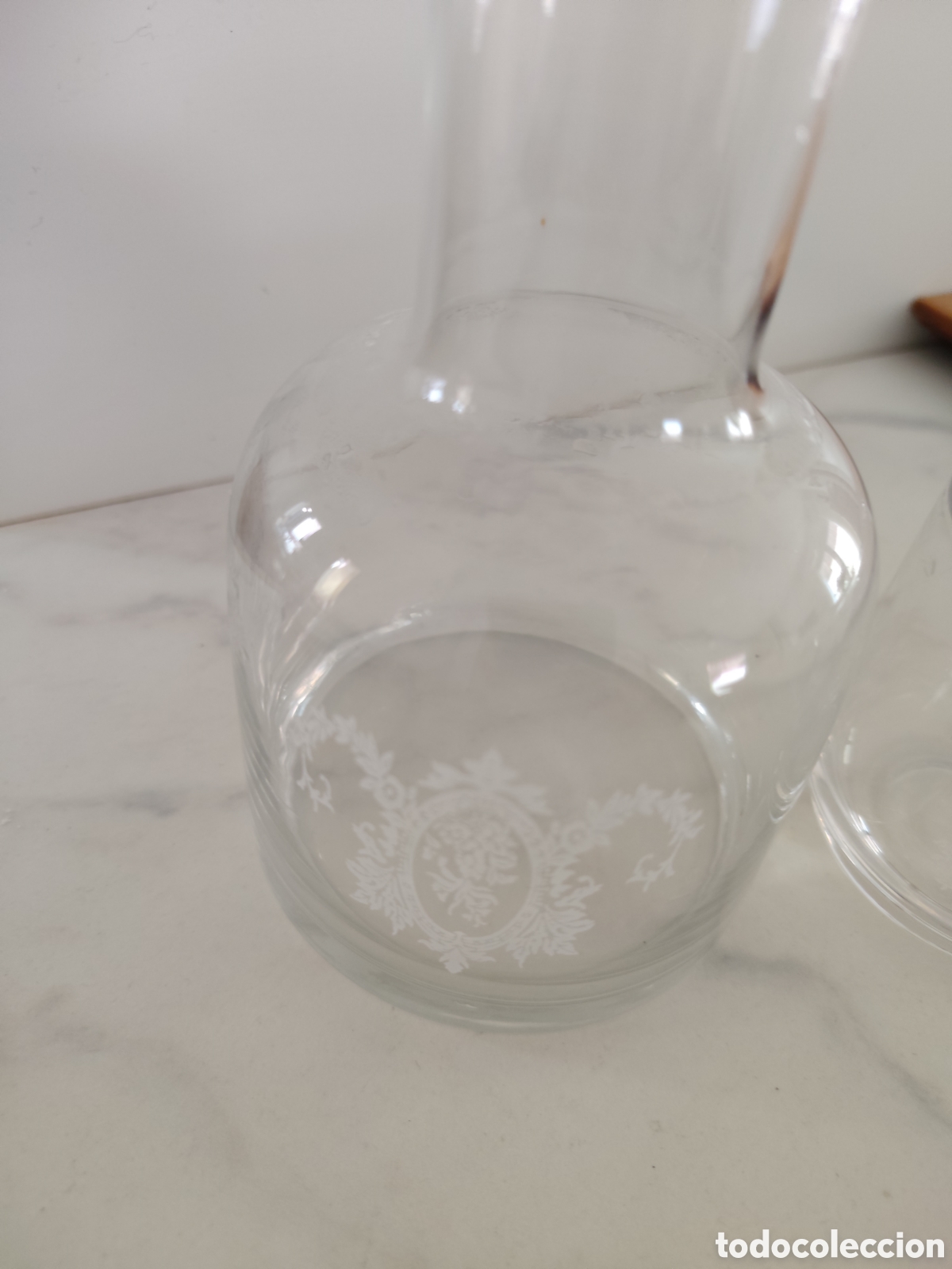 Antig&uuml;edades: Botella de cristal con vaso