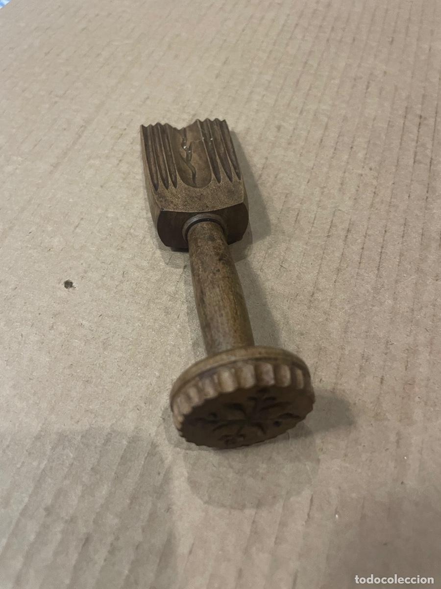 Antig&uuml;edades: PASTELERIA - ANTIGUA PALA DE MADERA TALLADA - 14,3,5 CM.
