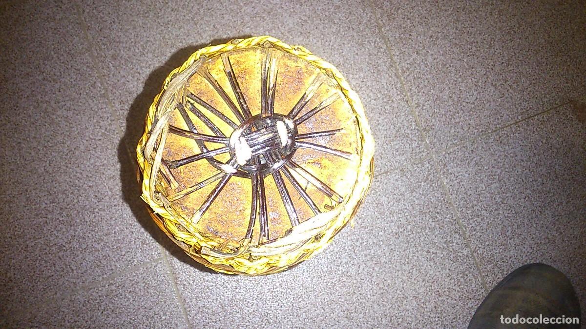 Antig&uuml;edades: GRAN VASO DE BARRO COCIDO Y MIMBRE. - Foto 4