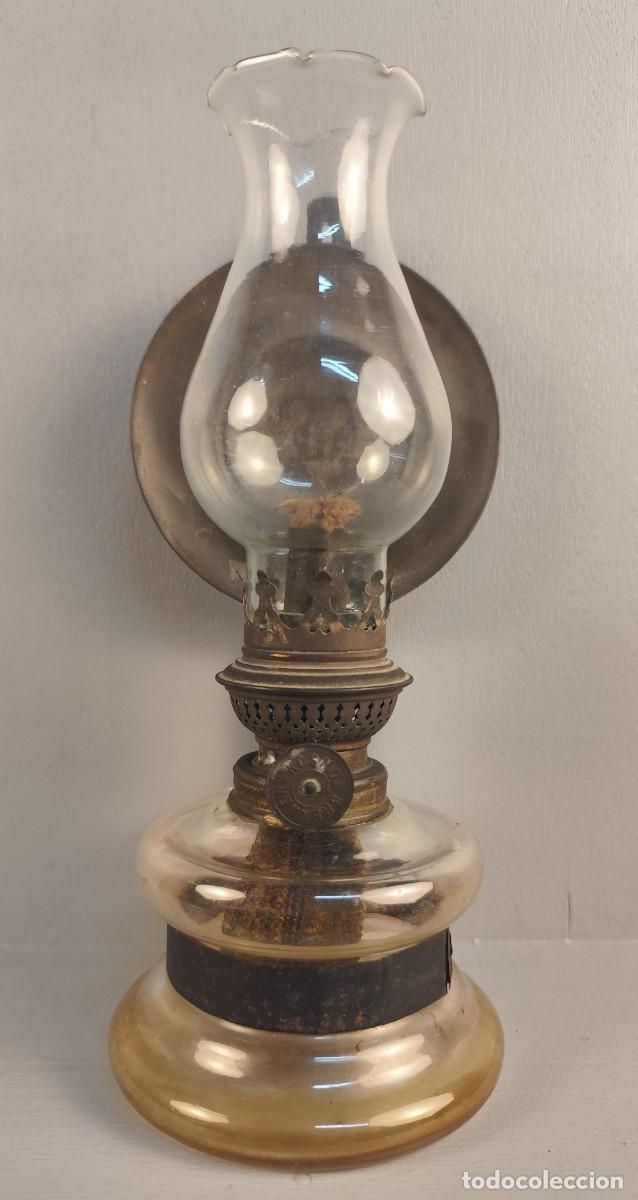 Antig&uuml;edades: Antiguo quinqu&eacute; de cristal y bronce - Foto 1