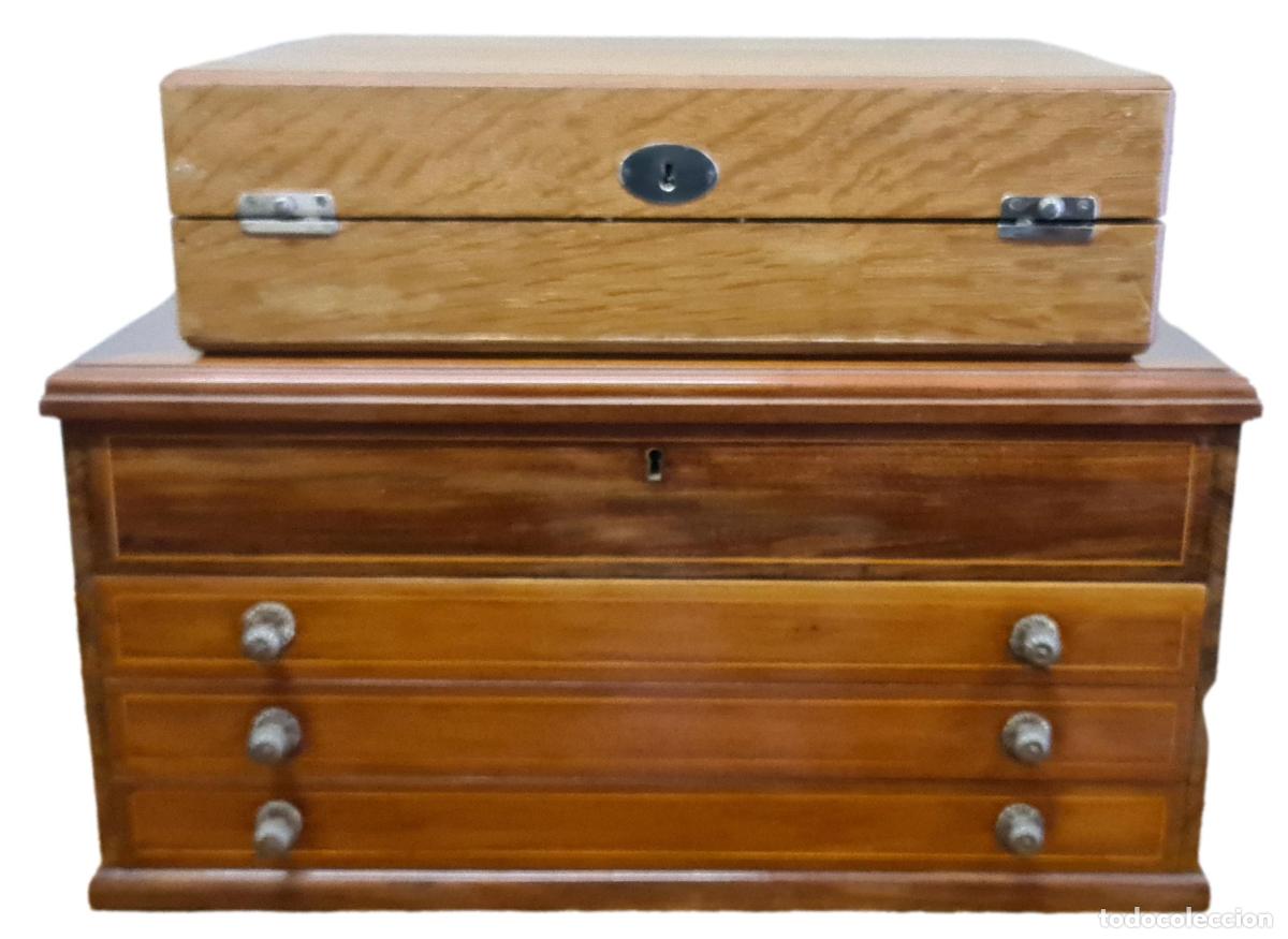 Antig&uuml;edades: PAREJA DE MUEBLES PARA CUBERTERIA. MADERA Y METAL. INTERIOR FORRADO. SIGLO XX.