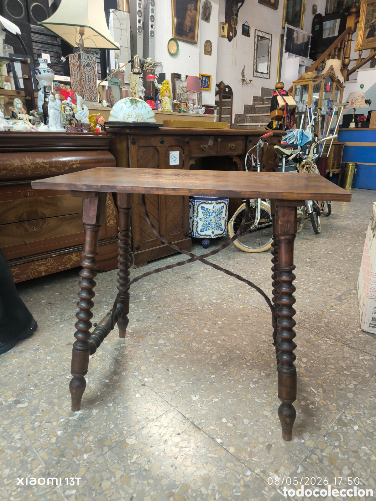 Antig&uuml;edades: Mesa antigua con patas de lentejas y forja