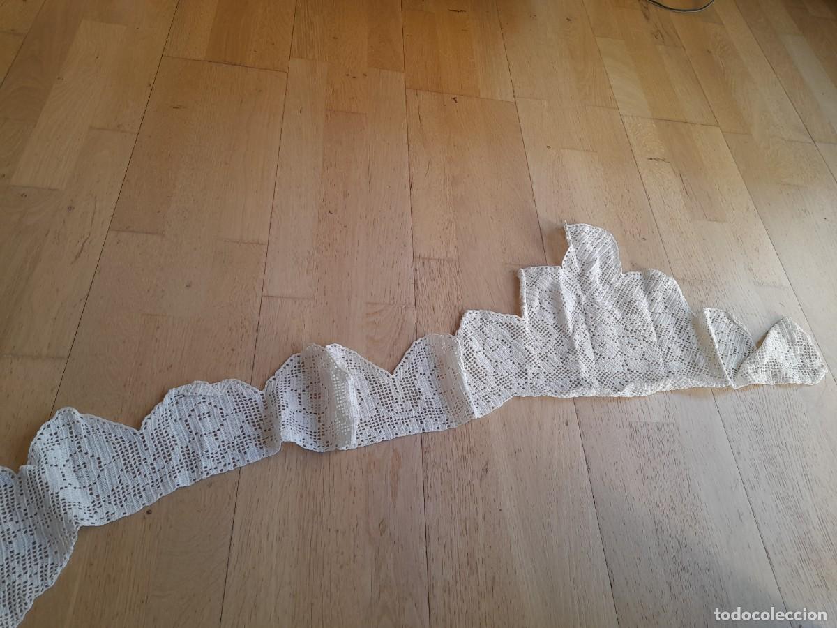 Antig&uuml;edades: pasamaneria: galon de encaje, 22cm aprox de ancho maximo, 250cm aprox
