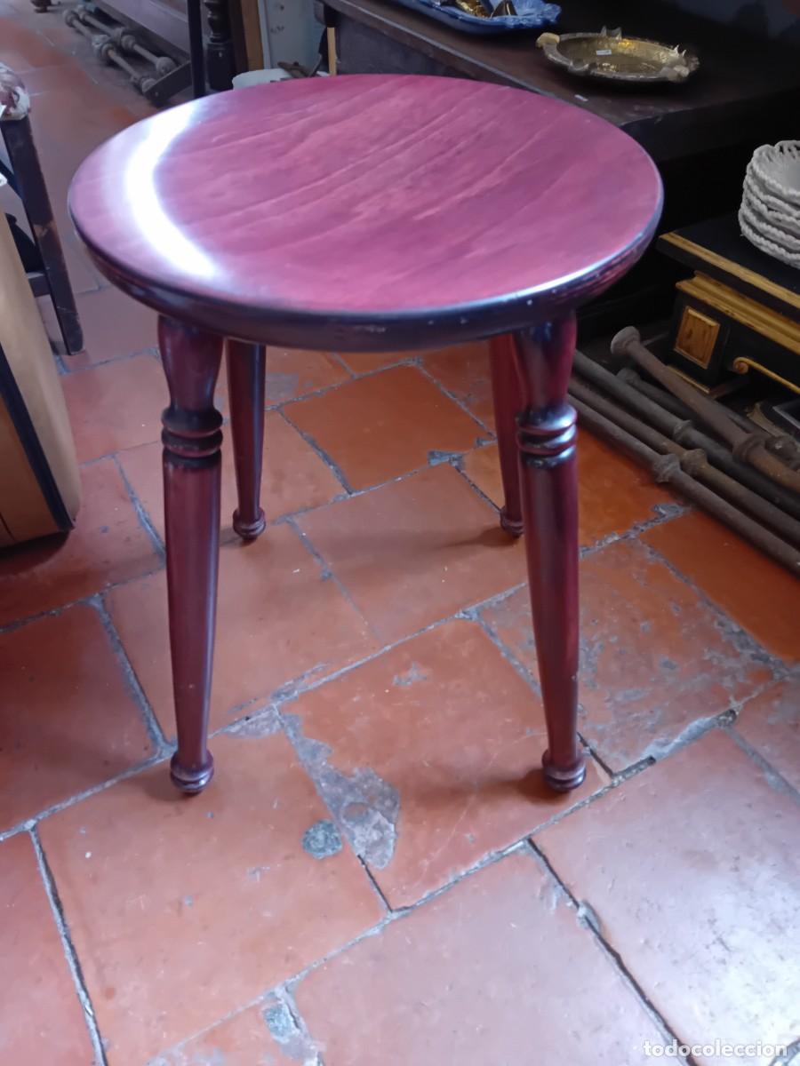 Antig&uuml;edades: Banqueta de madera maciza d&eacute;cada de los 80