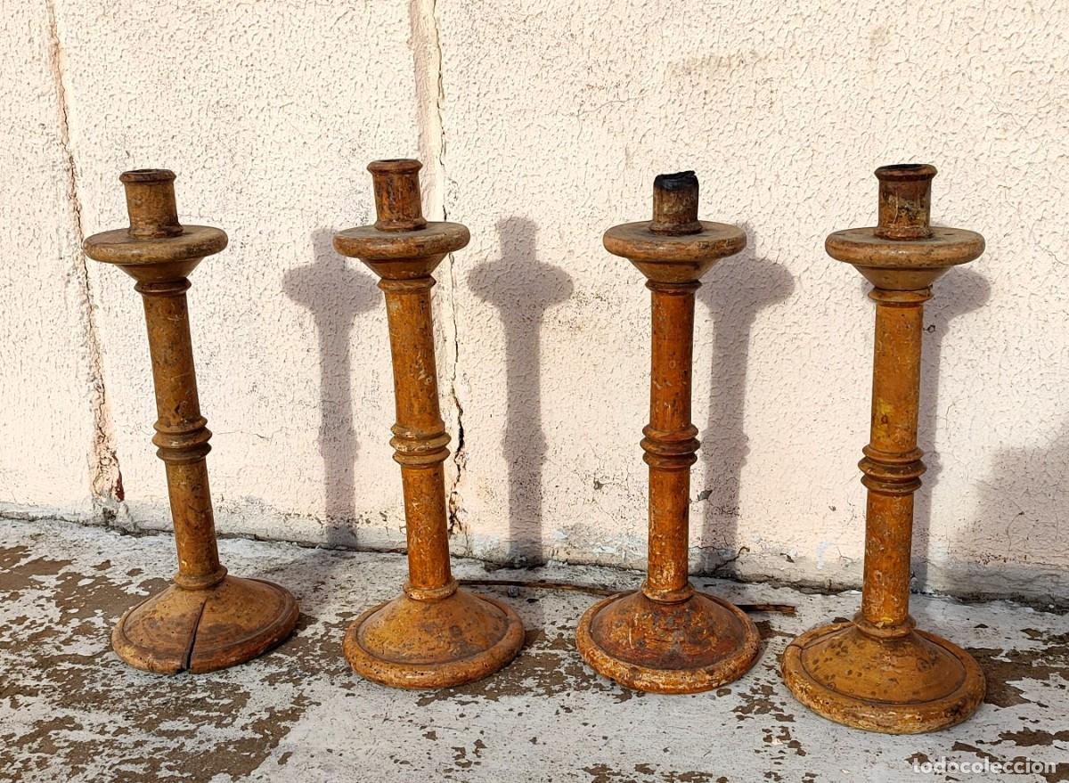 Antig&uuml;edades: Cuatro candelabros de madera, pie circular SXIX - Foto 2