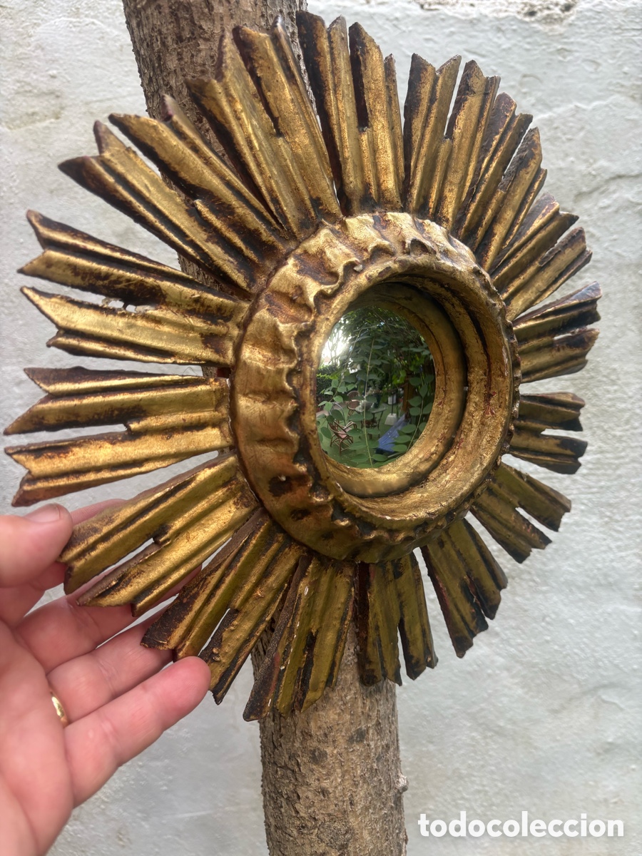 Antig&uuml;edades: PEQUE&Ntilde;O ESPEJO SOL MADERA DORADO
