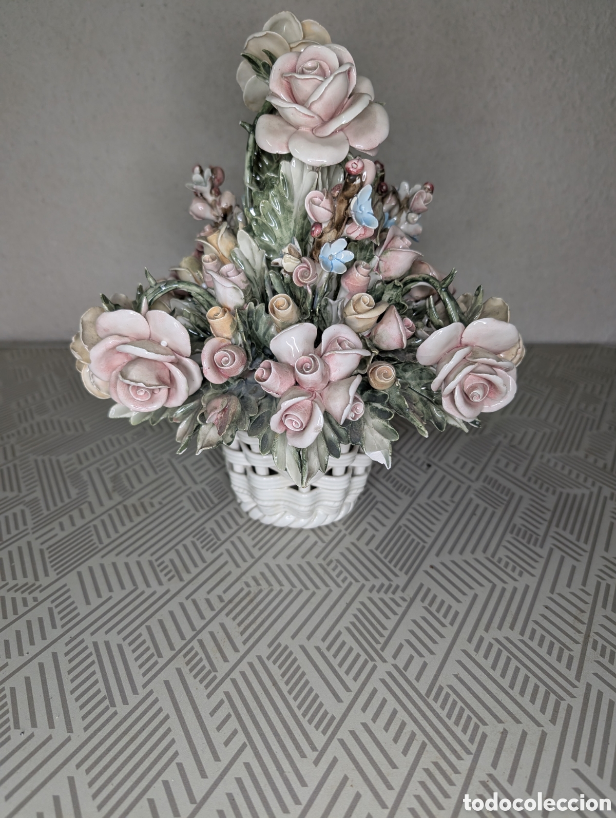 Antig&uuml;edades: Centro de mesa porcelana flores vintage hecho a mano