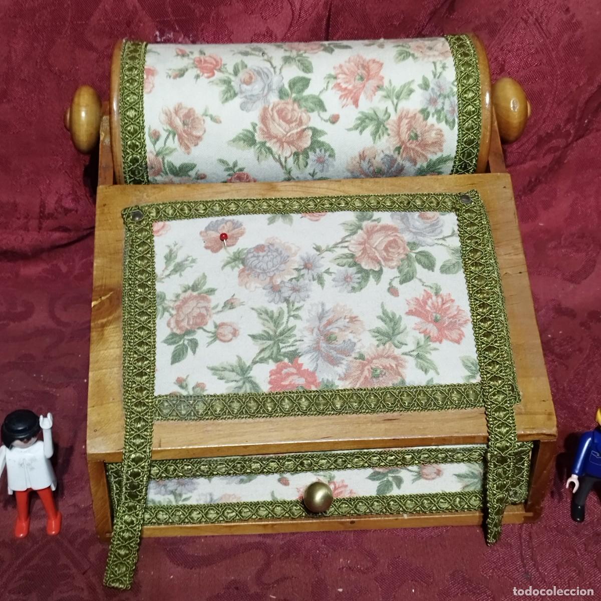 Antig&uuml;edades: BONITO MUEBLE BOLILLERO DE MADERA CON CAJON PARA REALIZAR COJIN DE PUNTAS