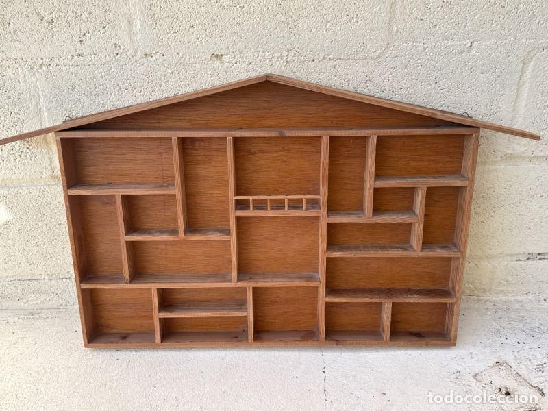 Antig&uuml;edades: Estanter&iacute;a madera vintage estilo casita