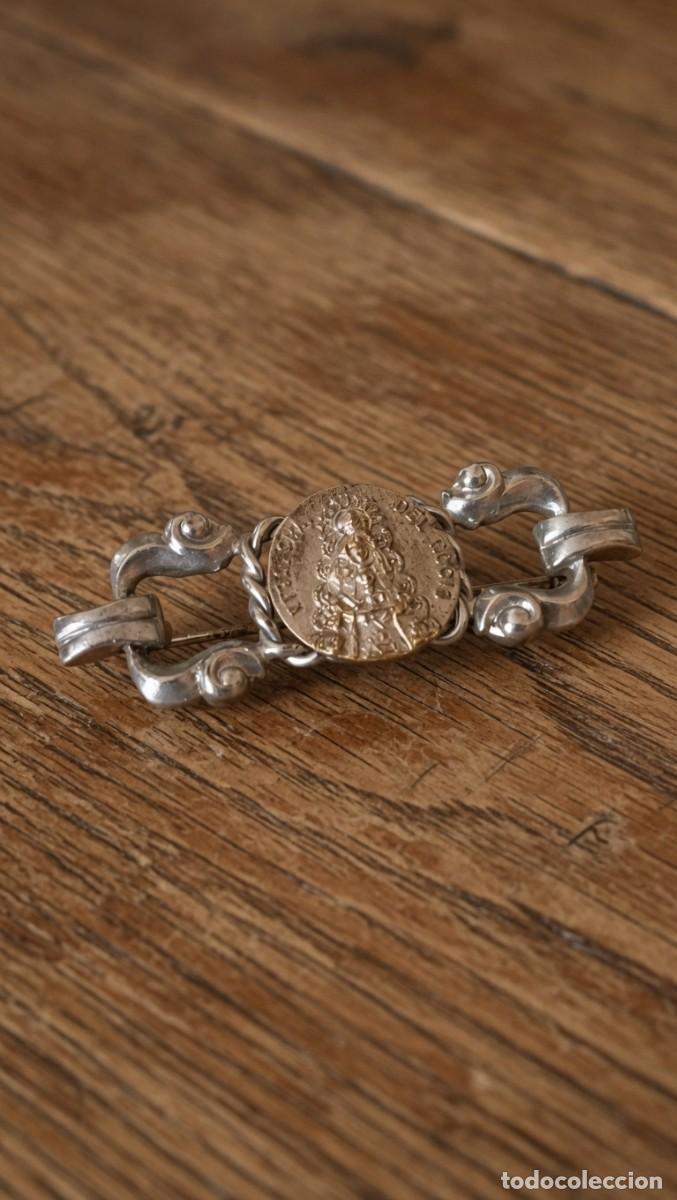 Antig&uuml;edades: Broche Virgen del Roc&iacute;o estilo modernista Vintage