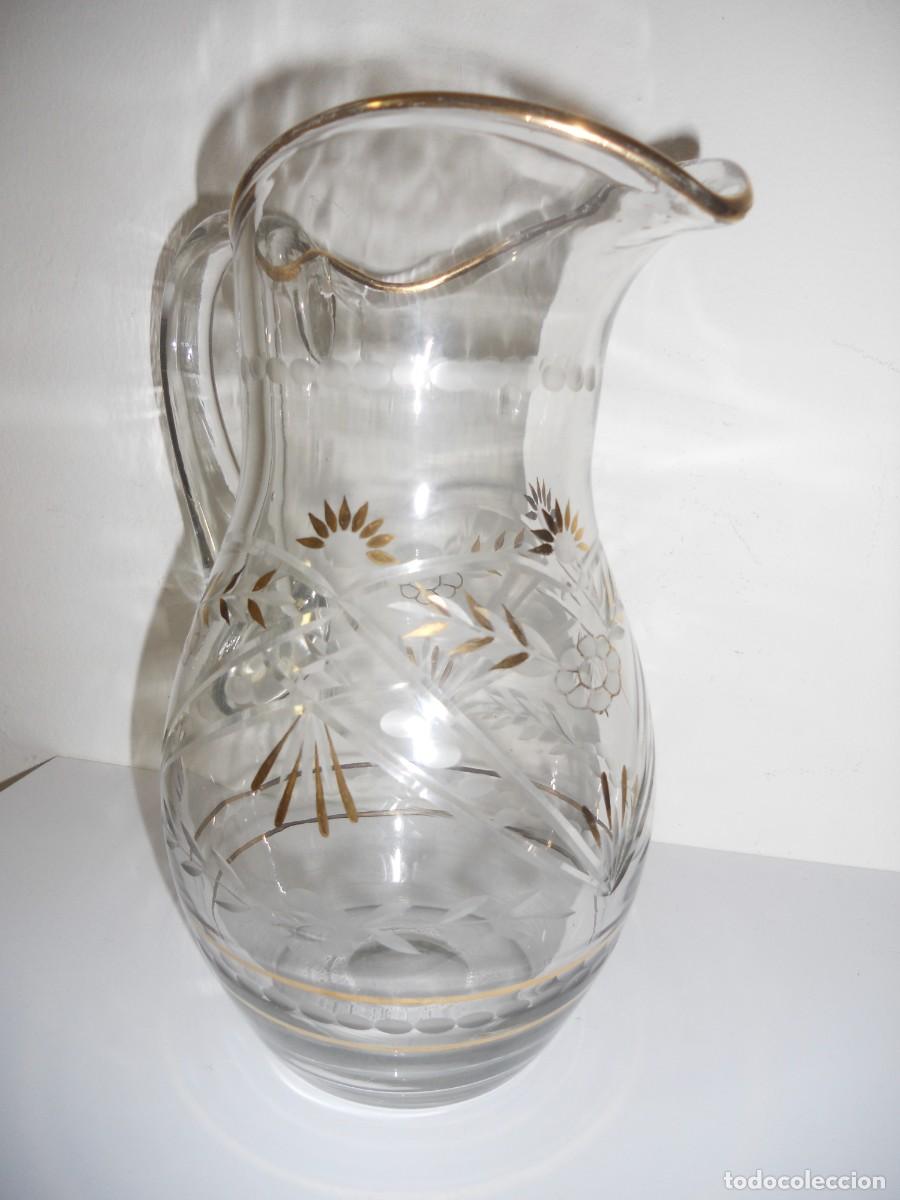 Antig&uuml;edades: ANTIGUA JARRA DE CRISTAL TALLADO PINTADO CON PINTURA DE ORO