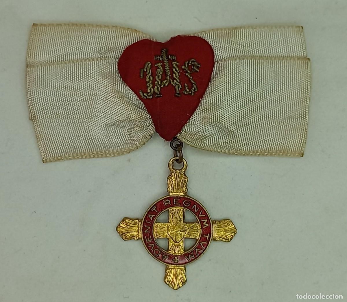 Antig&uuml;edades: ANTIGUO DETENTE ESMALTADO Y COSIDO CON HILO DE ORO DE LA GUERRA CIVIL ESPA&Ntilde;OLA