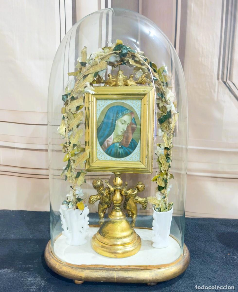Antig&uuml;edades: Fanal religioso que protege a una figura de la Santa Faz y otra de la Virgen Dolorosa de F.S XIX