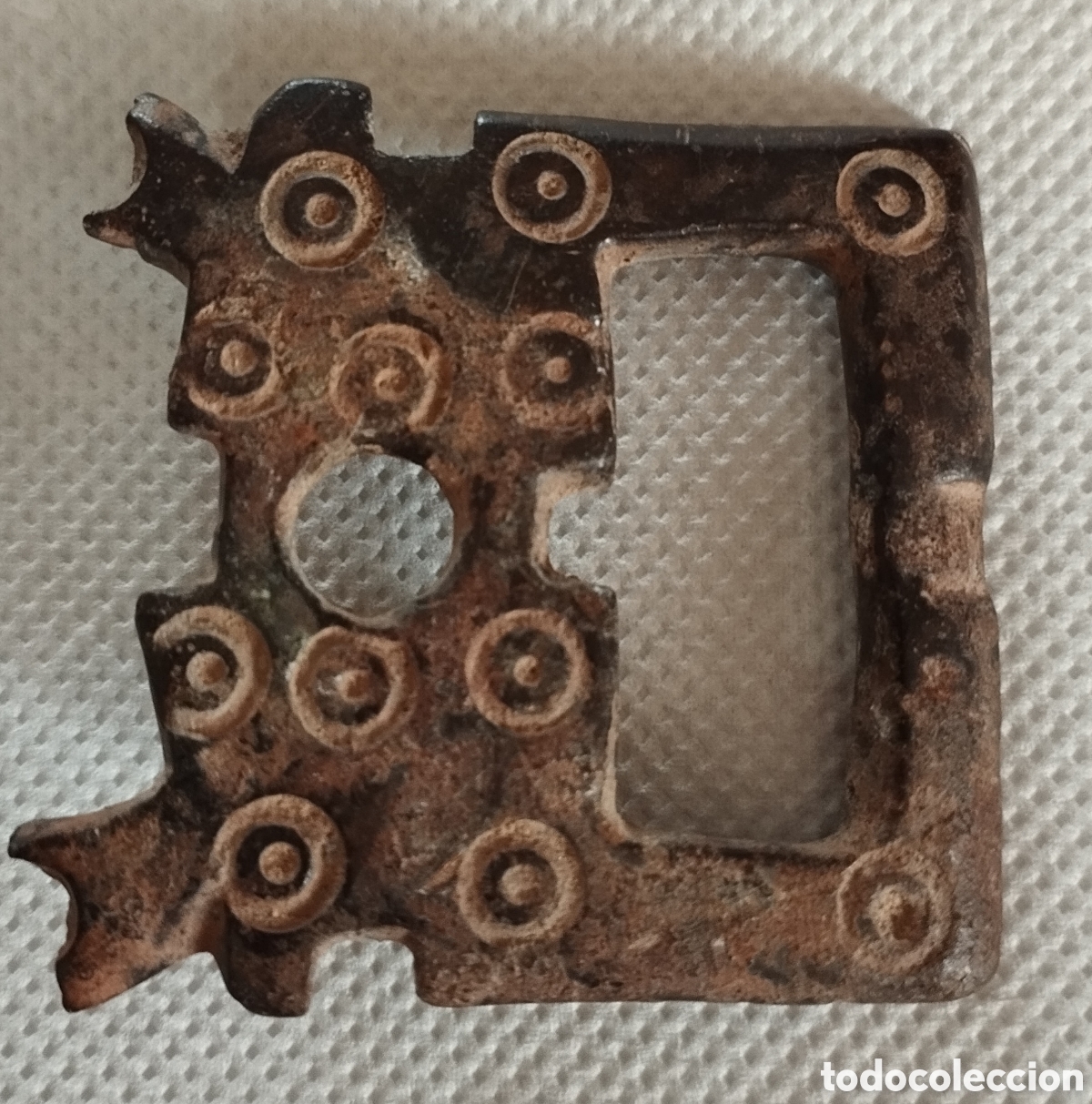 Antig&uuml;edades: Gran hebilla de bronce &iacute;bera