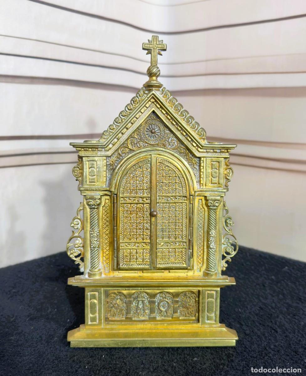 Antig&uuml;edades: Antigua capilla port&aacute;til o tr&iacute;ptico de bronce dorado