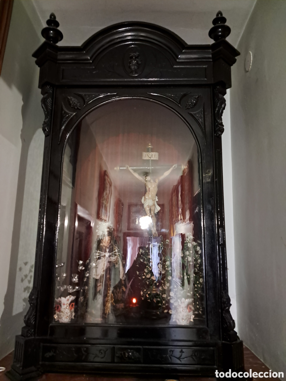 Antig&uuml;edades: Oratori&nbsp; de fusta tallada, sense les figures