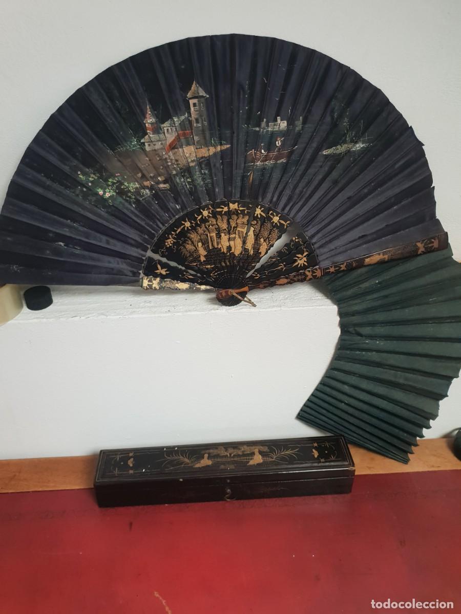 Antig&uuml;edades: Abanico chino con caja pintado a mano forro suelto