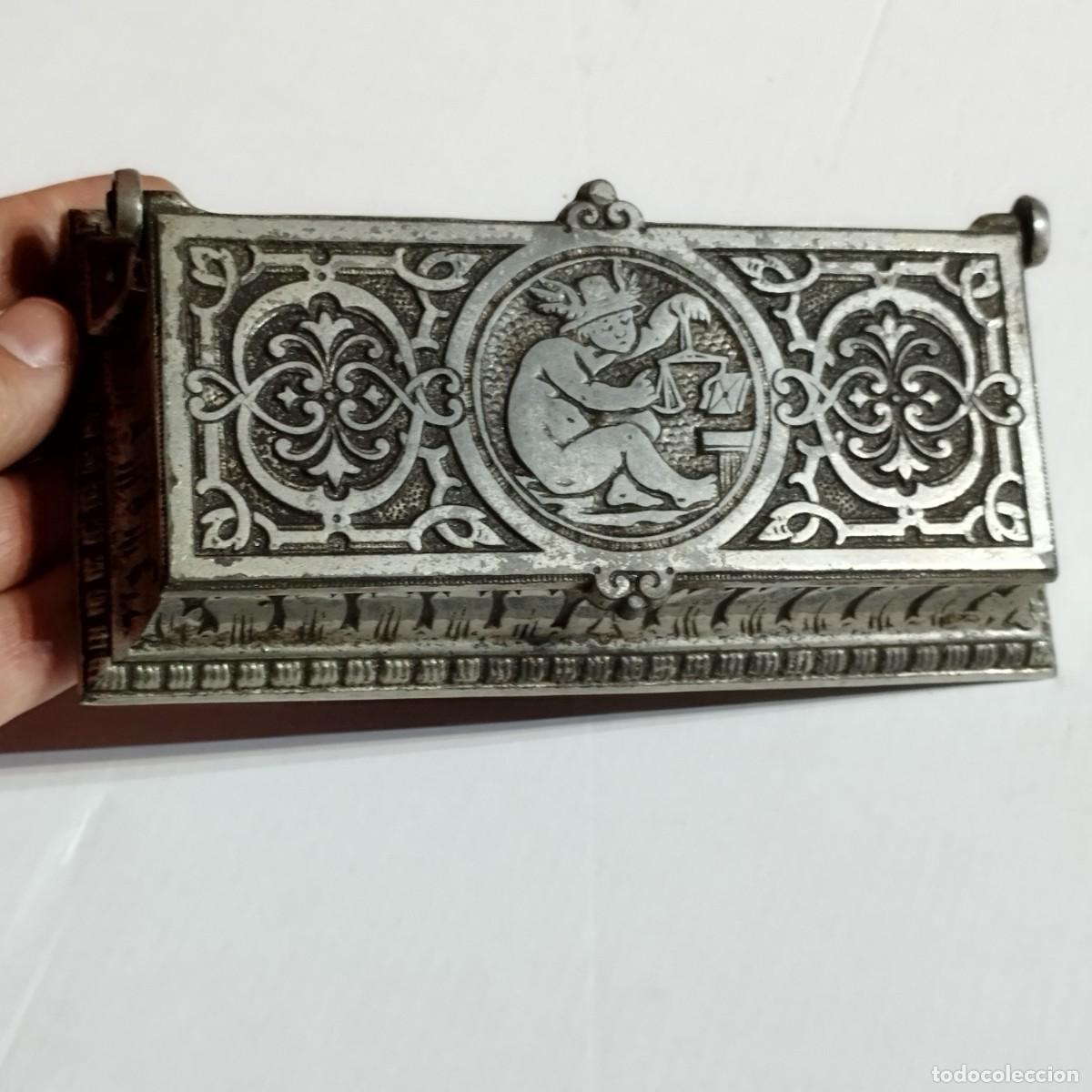 Antig&uuml;edades: CAJA METALICA DIOS HERMES / MERCURIO - COMPARTIMENTOS PARA SELLOS -