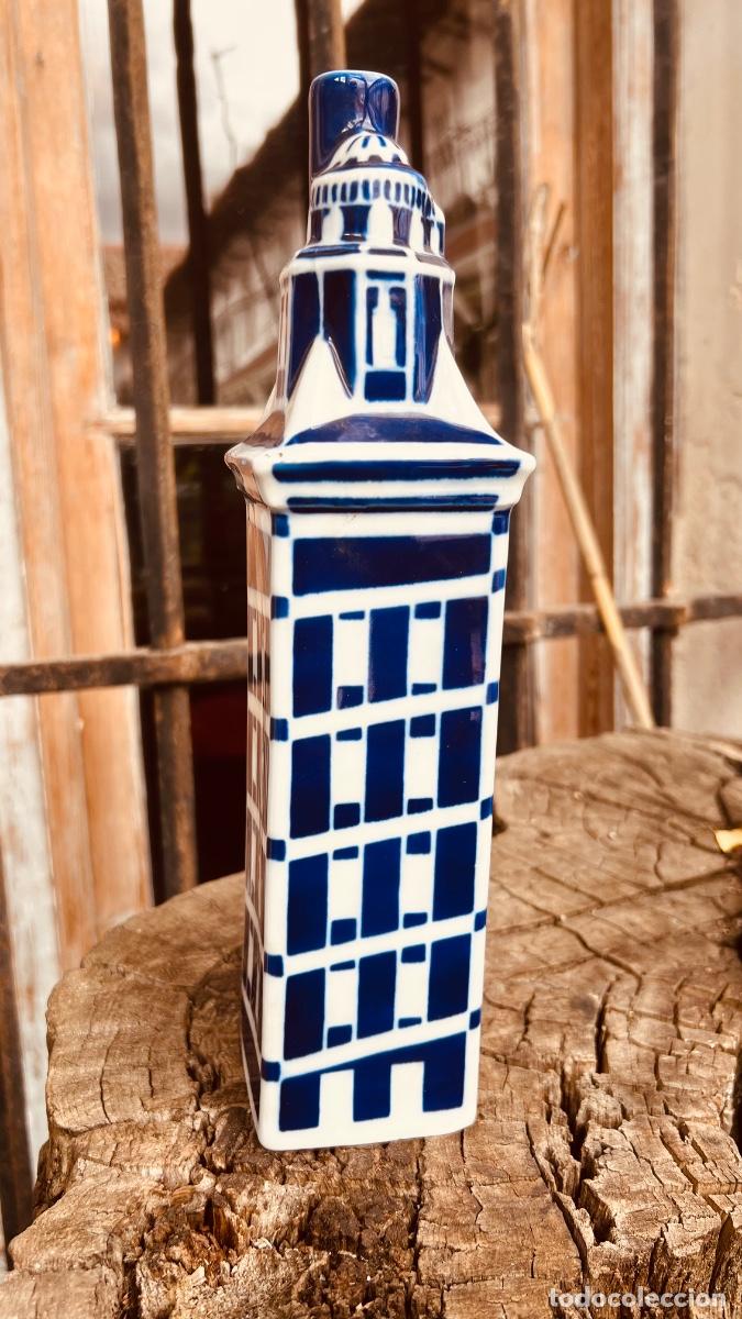 Antig&uuml;edades: Botella porcelana Castro Galicia torre H&eacute;rcules sargadelos 29cms