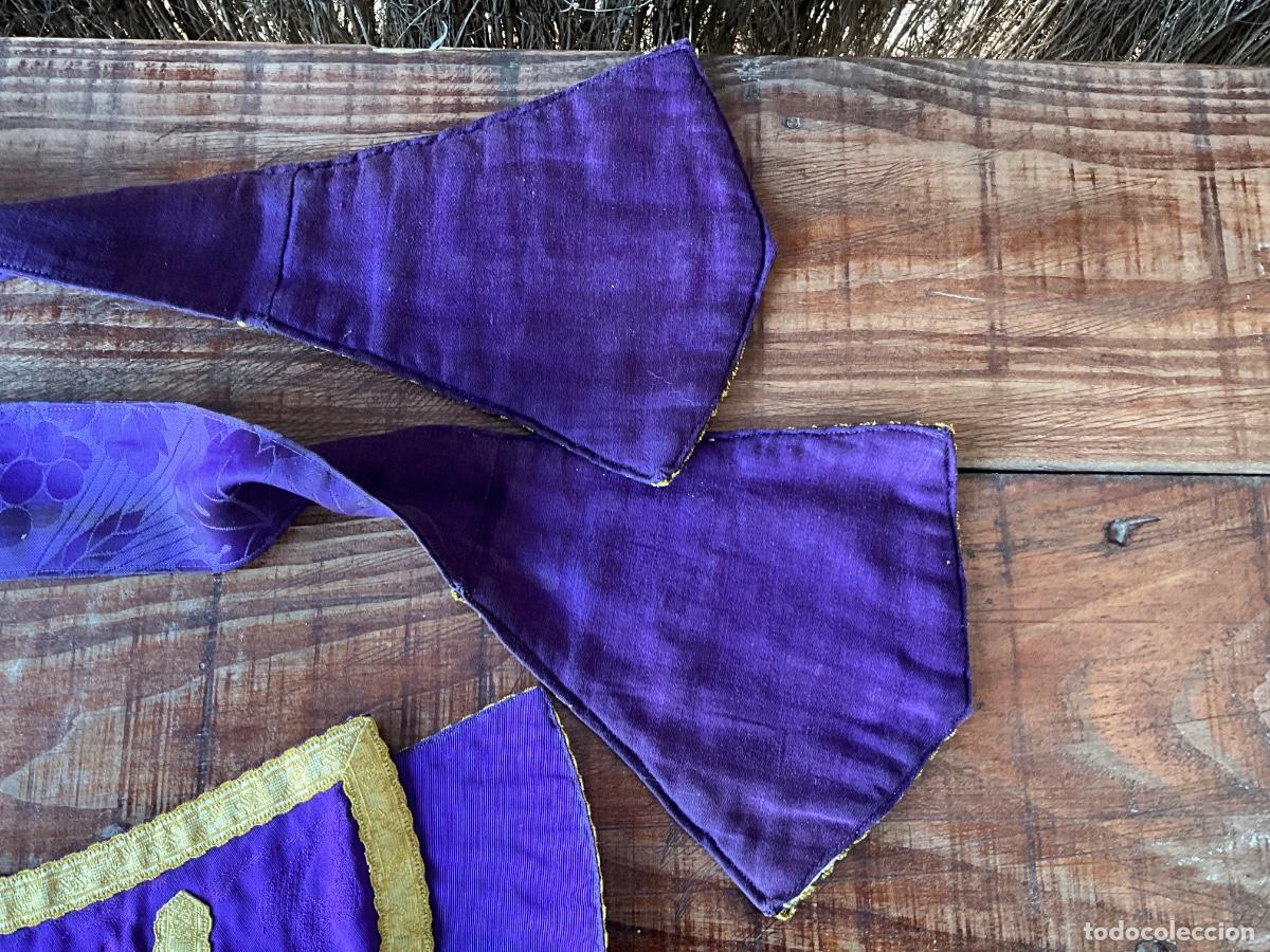 Antig&uuml;edades: CONJUNTO ECLESI&Aacute;STICO LITURGICO - CINGULO - MANIPUL&Oacute; - CARPETA
