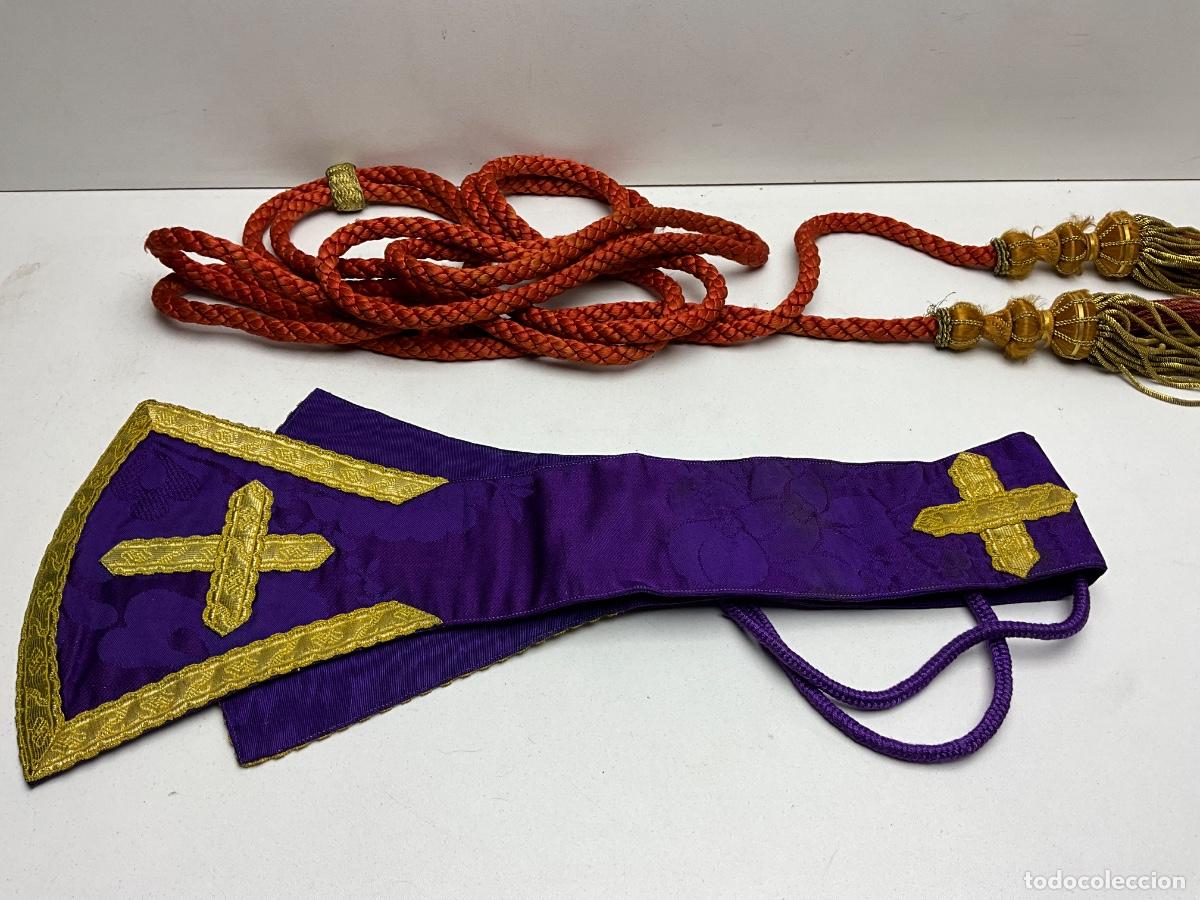 Antig&uuml;edades: CONJUNTO ECLESI&Aacute;STICO LITURGICO - CINGULO - CINCULO TERMINADO EN BORLA - MANIPUL&Oacute; - CARPETA - Foto 4