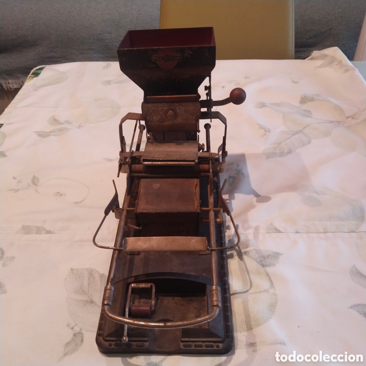 Antig&uuml;edades: M&aacute;quina Victoria antigua