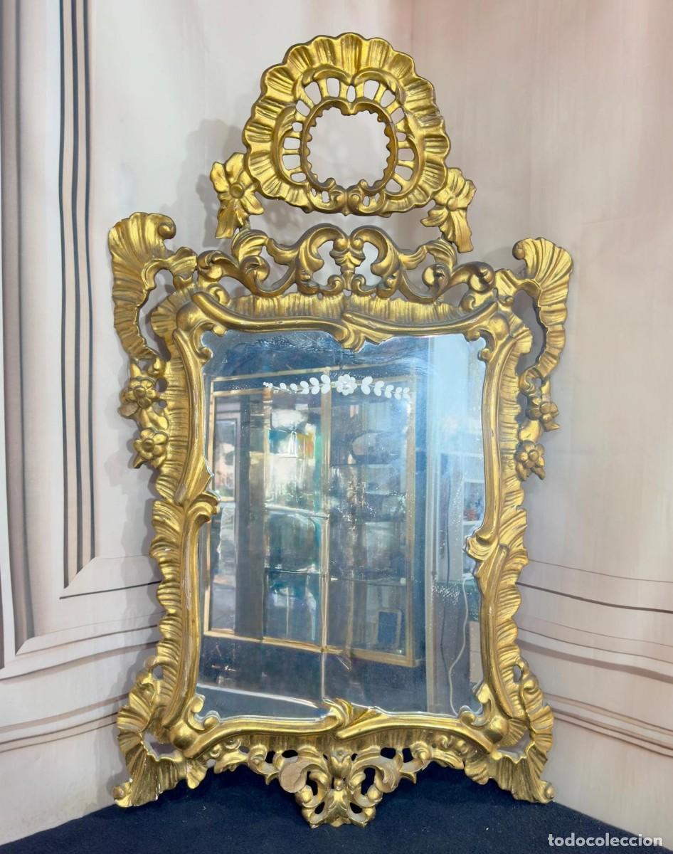 Antig&uuml;edades: Cornucopia francesa de estilo Rococ&oacute; o Luis XV, dorada y tallada en madera con pan de oro fino