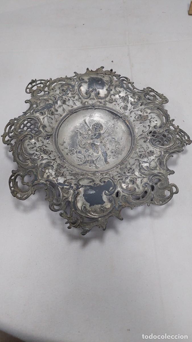 Antig&uuml;edades: Bandeja de peltre circa de 1900 modernista