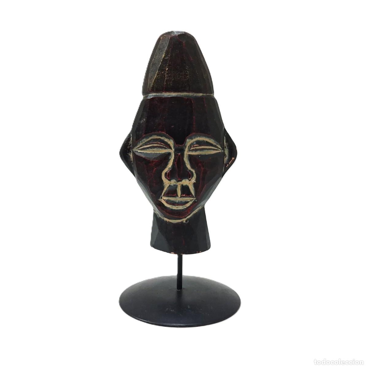 Antig&uuml;edades: Cabeza Tribal Tallada en Madera &ndash; 18 cm &ndash; Base de Hierro &ndash; Arte &Eacute;tnico &ndash; Decoraci&oacute;n
