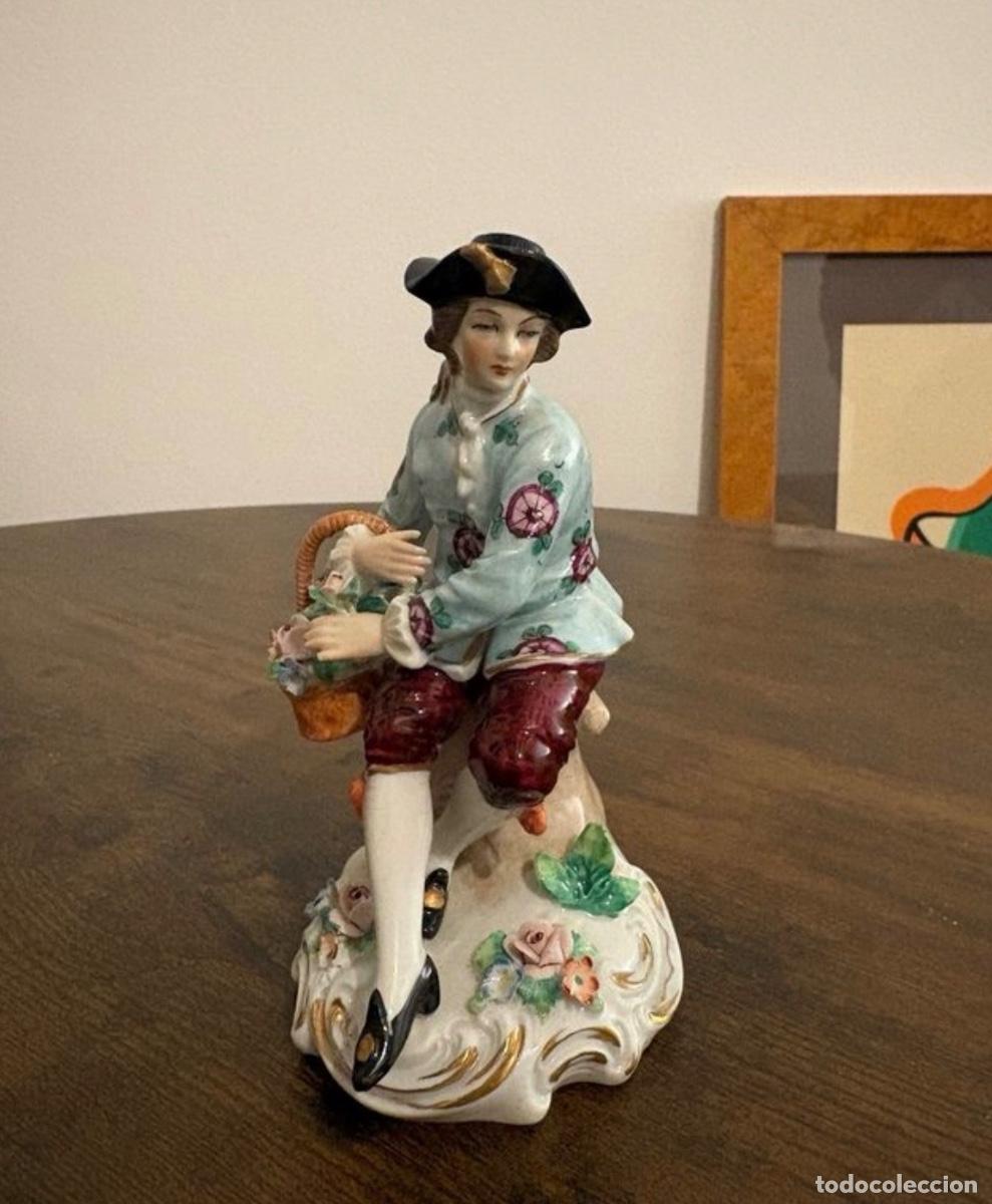 Antig&uuml;edades: Figura alemana porcelana Sitzendorf. Capodimonte