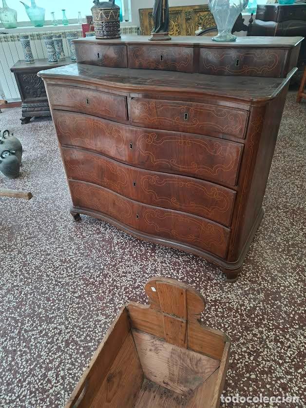 Antig&uuml;edades: COMODA CATALANA BOMBEADA CON MARQUETERIA ORIGINAL