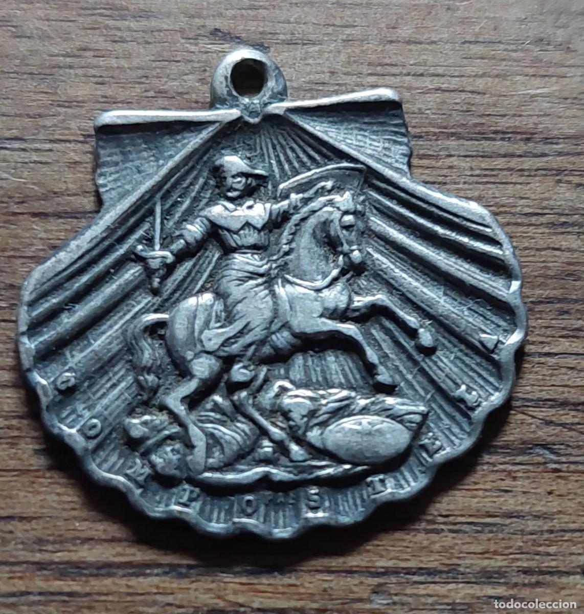 Antig&uuml;edades: Antigua medalla Santiago a Caballo sobre venera en Plata