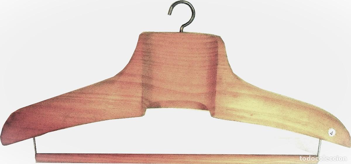 Antiquit&eacute;s: Percha de madera antigua en Portugal, a&ntilde;os 50/60 - n&ordm; 4