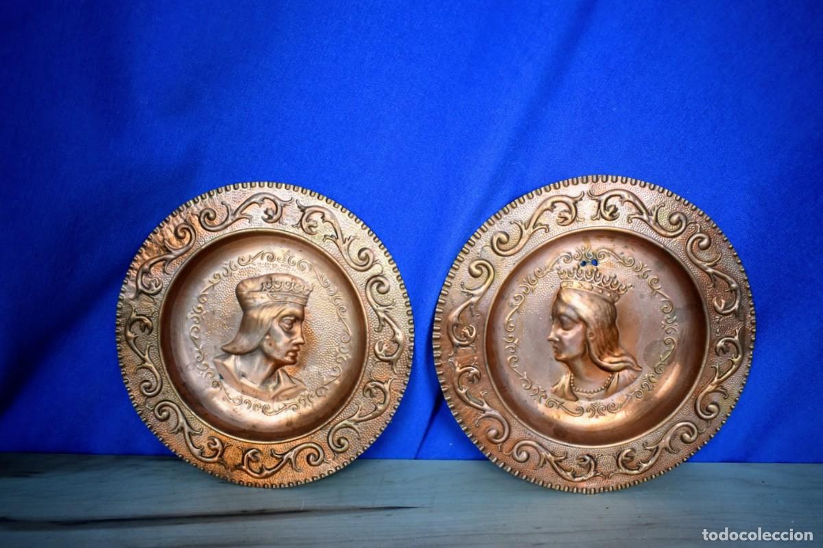 Antig&uuml;edades: Antigua pareja de platos de cobre de los Reyes Catolicos