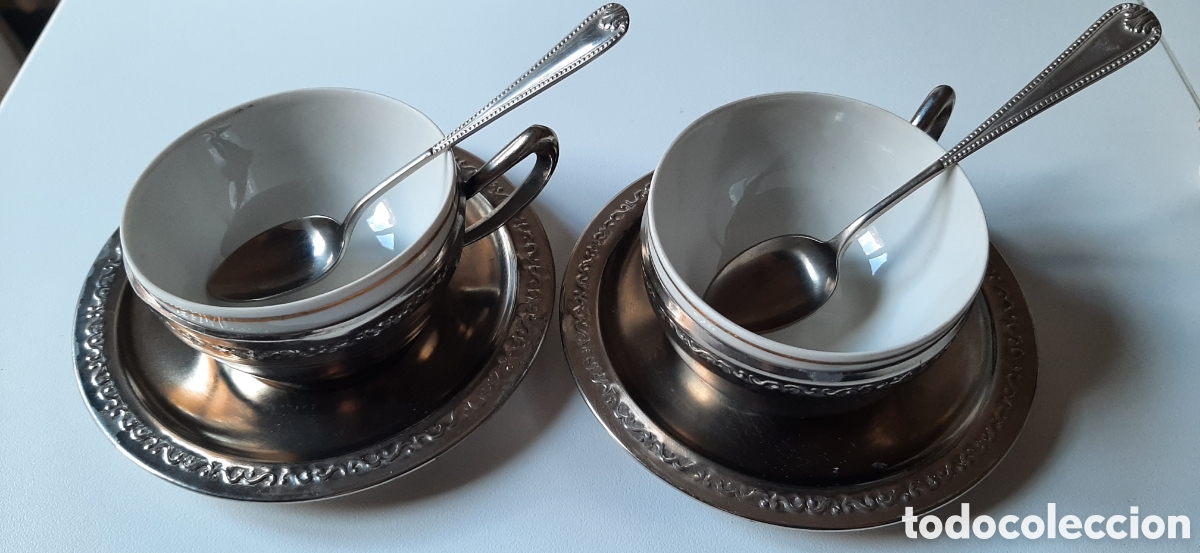 Antig&uuml;edades: 2 tazas de cafe con opalina