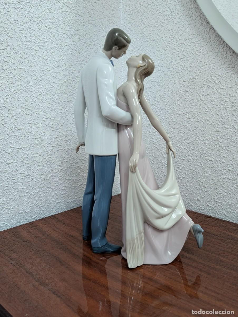 Antig&uuml;edades: LLADR&Oacute;. Figura de porcelana &rdquo;Feliz Aniversario&rdquo; 550&euro;