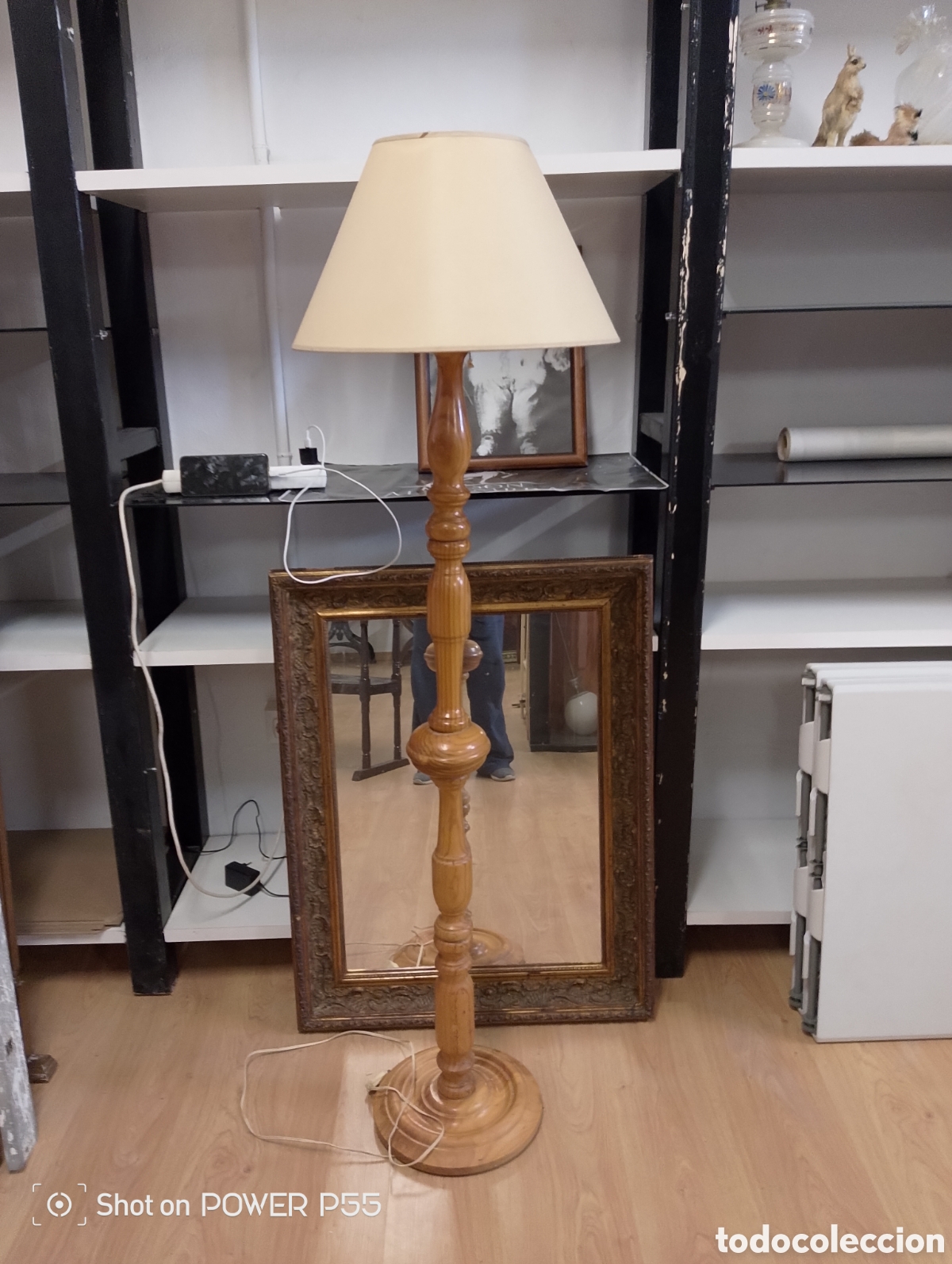 Antig&uuml;edades: L&aacute;mpara de madera pie - Foto 3