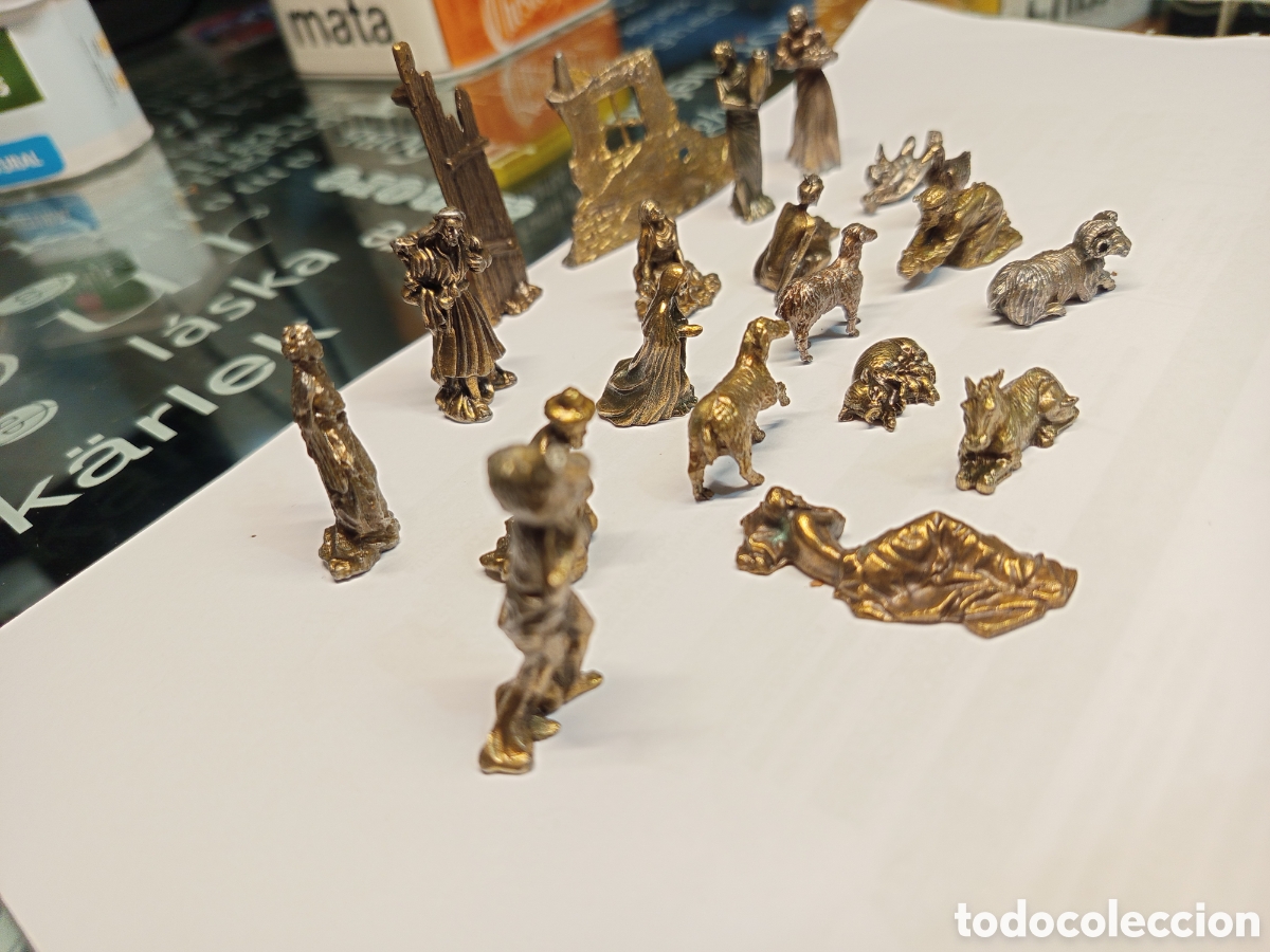 Antig&uuml;edades: 20 figuritas de bronce del Belen - Foto 2