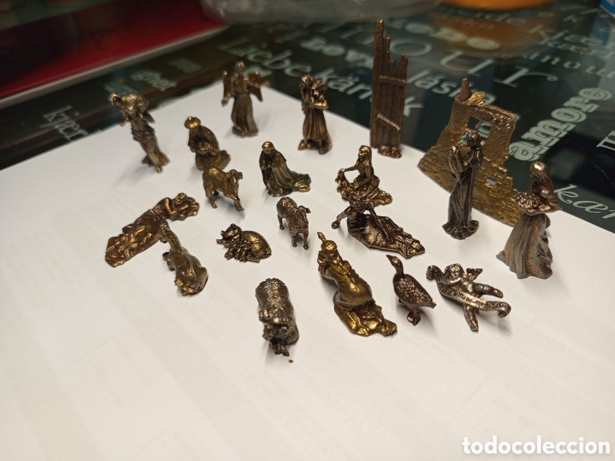 Antig&uuml;edades: 20 figuritas de bronce del Belen - Foto 3