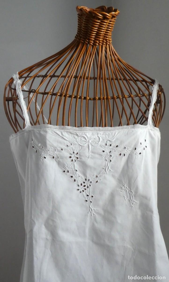 Antig&uuml;edades: ANTIGUO CAMIS&Oacute;N BORDADO PPIO.S.XX
