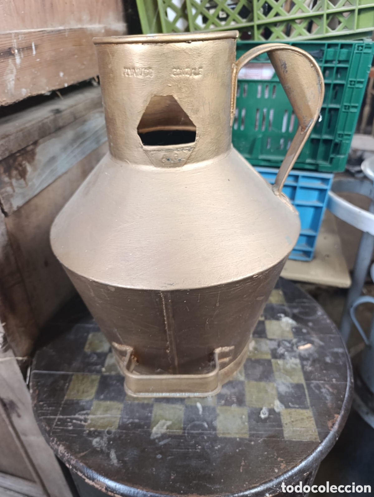 Antig&uuml;edades: Cantaro metalico aceite.