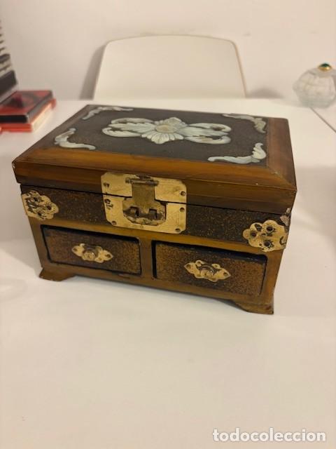 Antig&uuml;edades: Caja joyero Chino Vintage / Madera con incrustacion de nacar