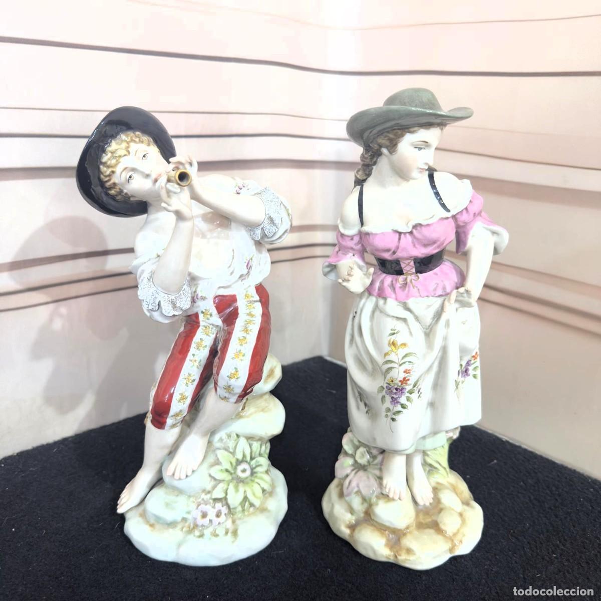 Antig&uuml;edades: Pareja de figuras en porcelana con sello