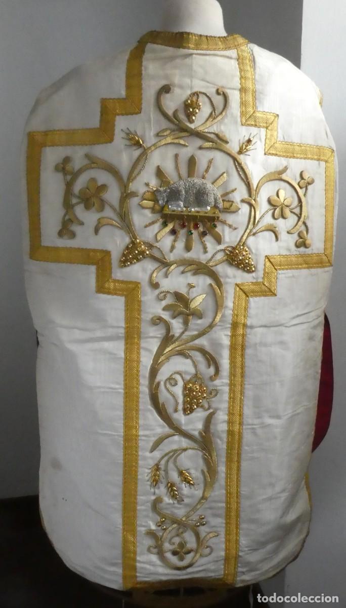 Antig&uuml;edades: ANTIUA CASULLA DE MUAR&Eacute; BORDADA CON HILO ORO PPIO.S.XX