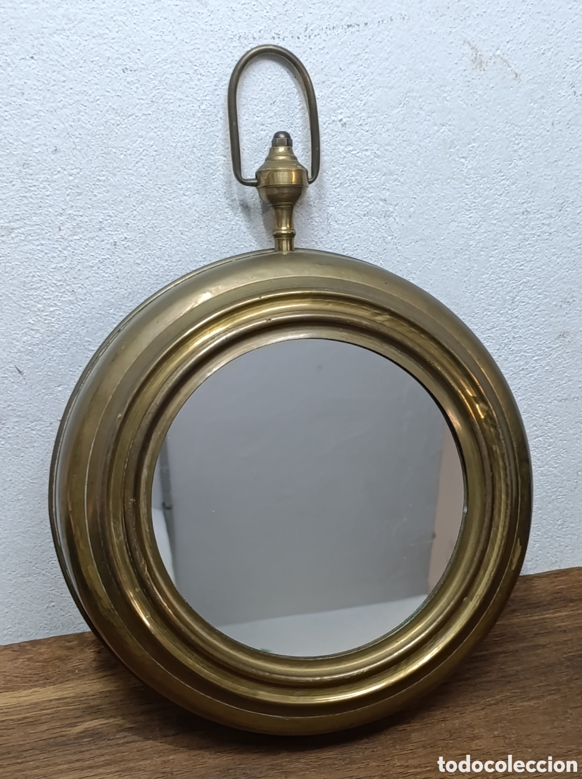 Antig&uuml;edades: ANTIGUO ESPEJO DE BRONCE O LAT&Oacute;N CON FORMA DE RELOJ DE BOLSILLO, A&Ntilde;OS 70.