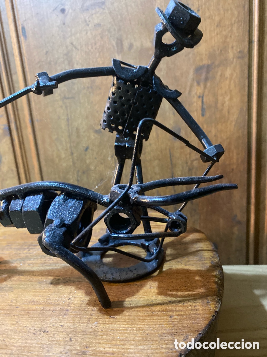 Antig&uuml;edades: Figura de torero con toro en hierro - Foto 3