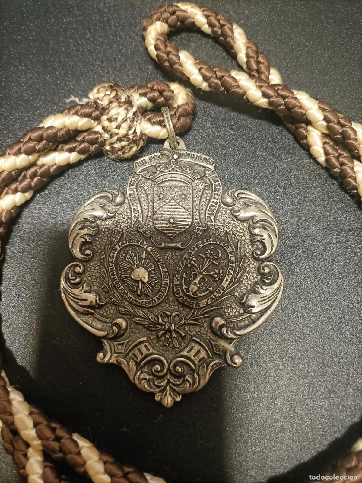 Antig&uuml;edades: PRECIOSA MEDALLA RELIGIOSA HERMANDAD DE LA LANZADA (ESTUDIANTES) SEMANA SANTA DE JEREZ