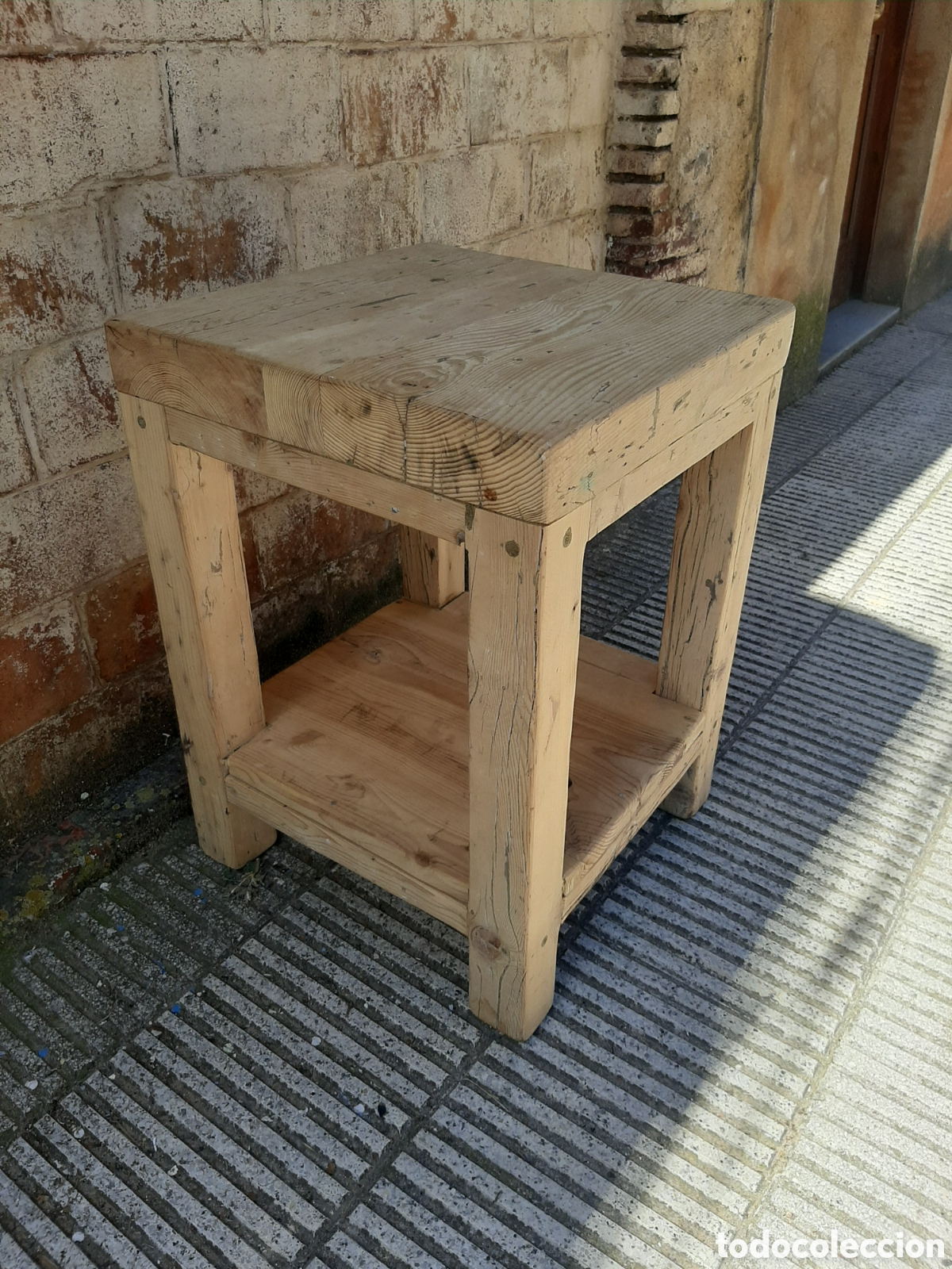 Antig&uuml;edades: Mesa auxiliar robusta r&uacute;stica - Foto 2